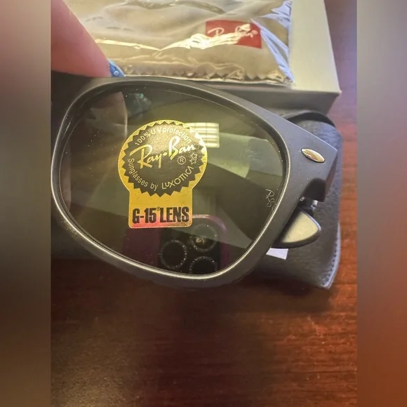 Authentic NWB Ray Ban New Wayfarer Matte Black RB2132 - Picture 2 of 6